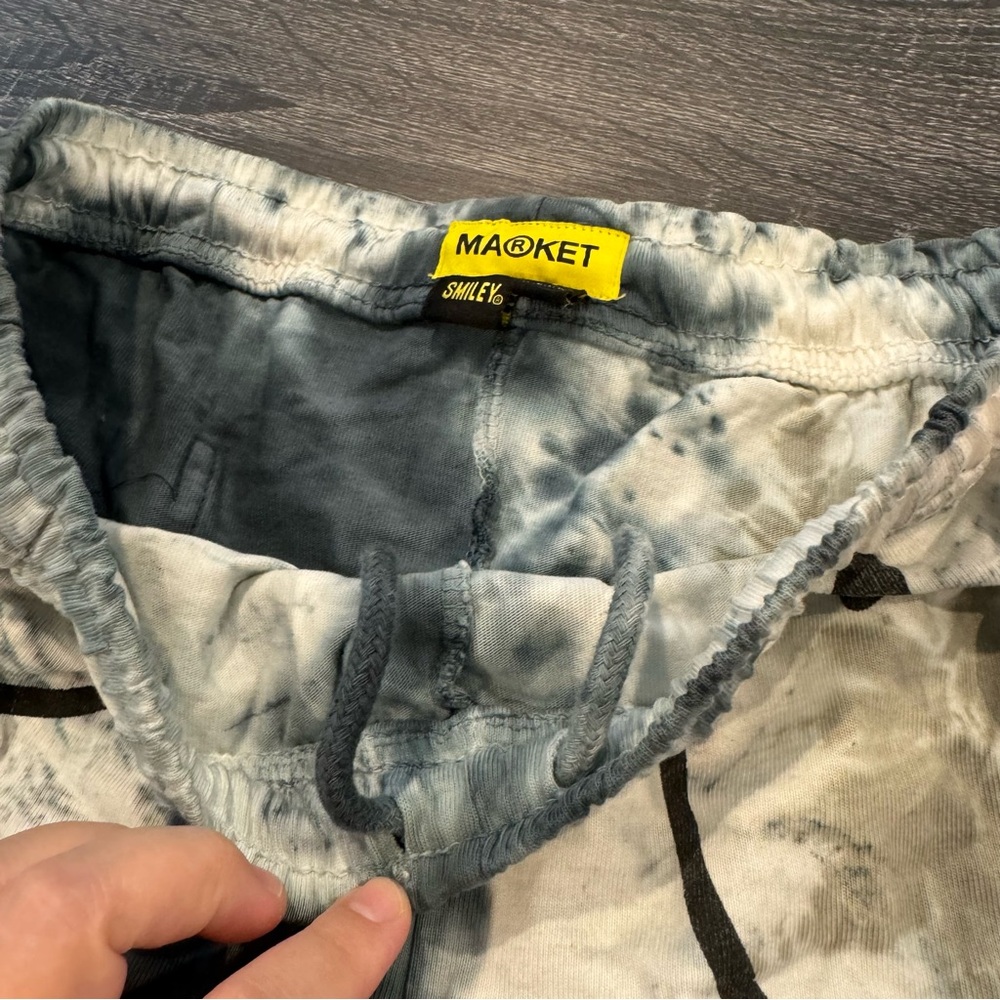 Men’s Chinatown Market Smiley Lounge Tie Dye Shorts - Picture 2 of 4